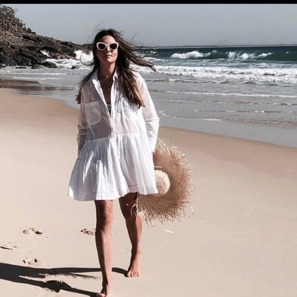 Crisp White Contemporary Cover Up▪︎One size - Picture 9 of 9